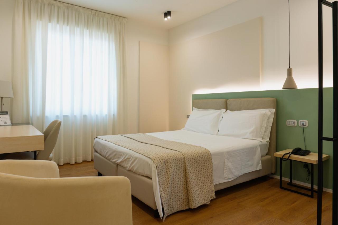 Plana Hotel Caserta Bagian luar foto