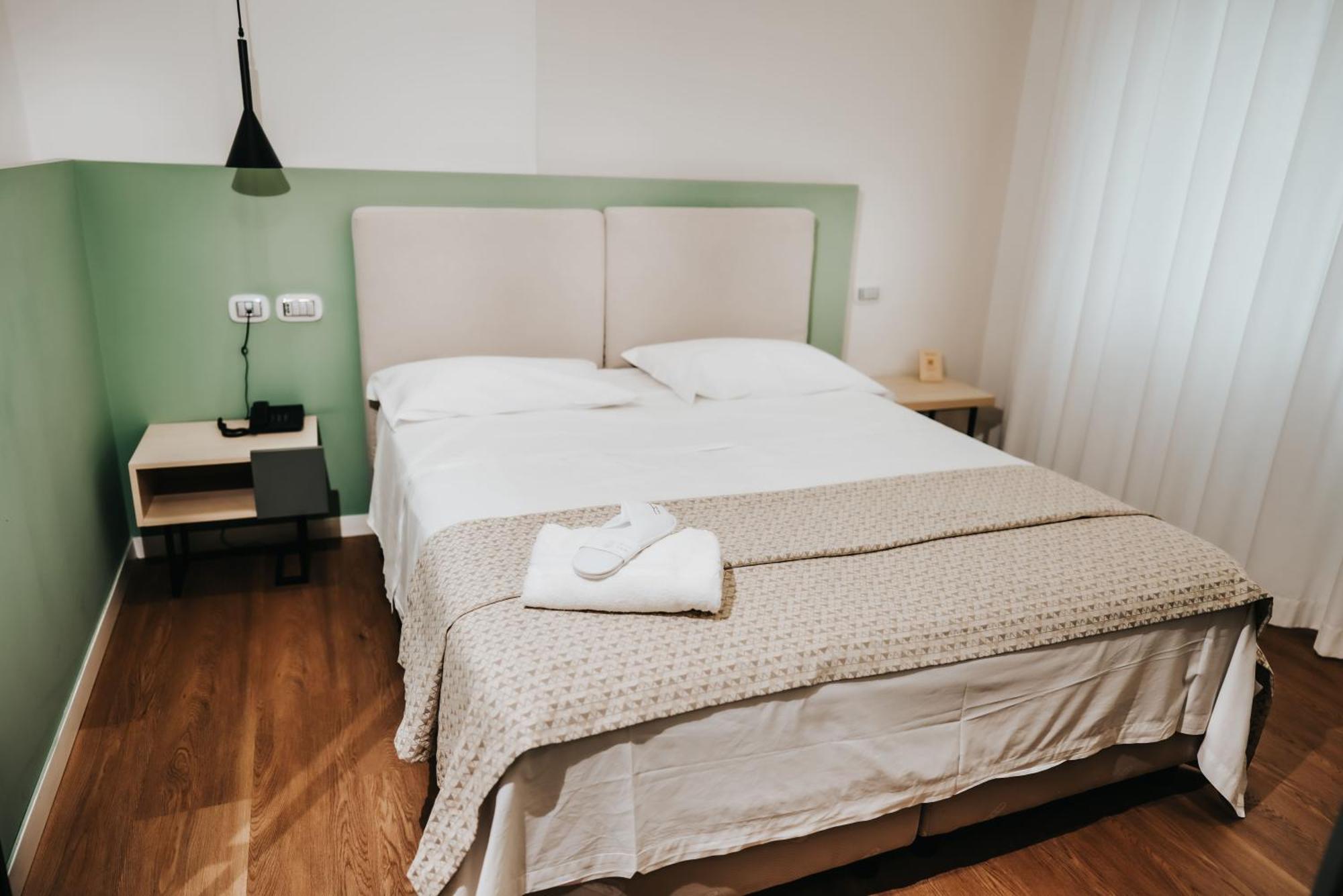 Plana Hotel Caserta Bagian luar foto