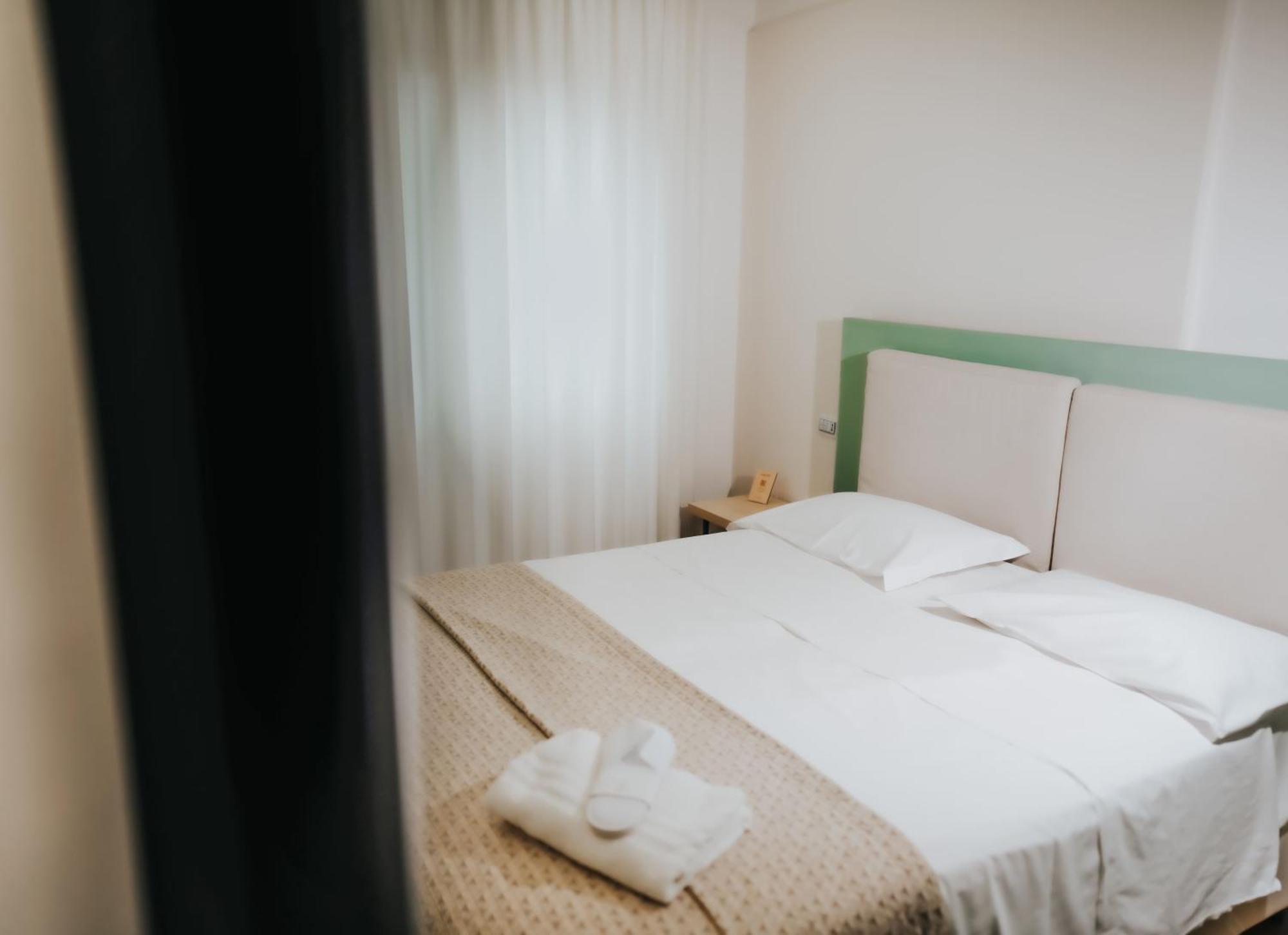 Plana Hotel Caserta Bagian luar foto