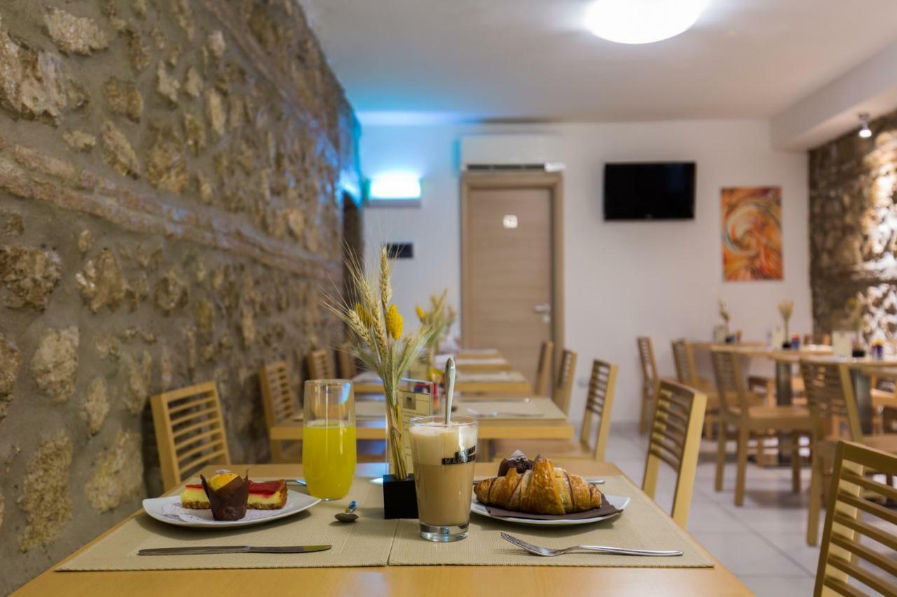 Plana Hotel Caserta Bagian luar foto